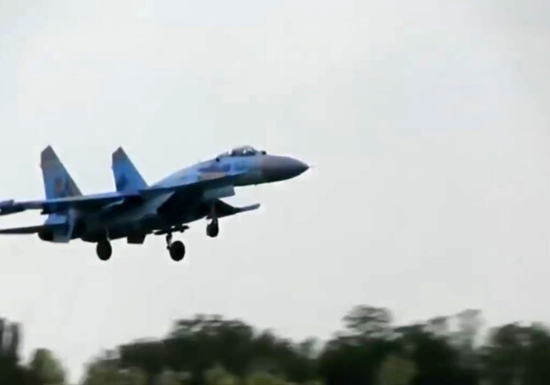 Новость - События - Видео дня: в Полтаве пилот устроил шоу на СУ-27