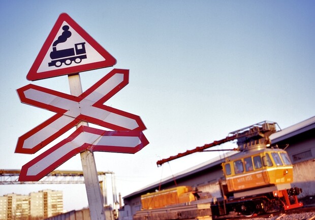 Новость - Транспорт и инфраструктура - В Полтаве закрыли на ремонт железнодорожный переезд