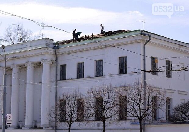 Новость - События - Фотофакт: в Полтаве ремонтируют Дом профсоюзов