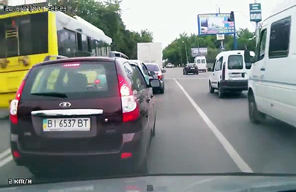 Новость - События - В Полтаве водитель троллейбуса на дороге устроил опасный маневр. ВИДЕО