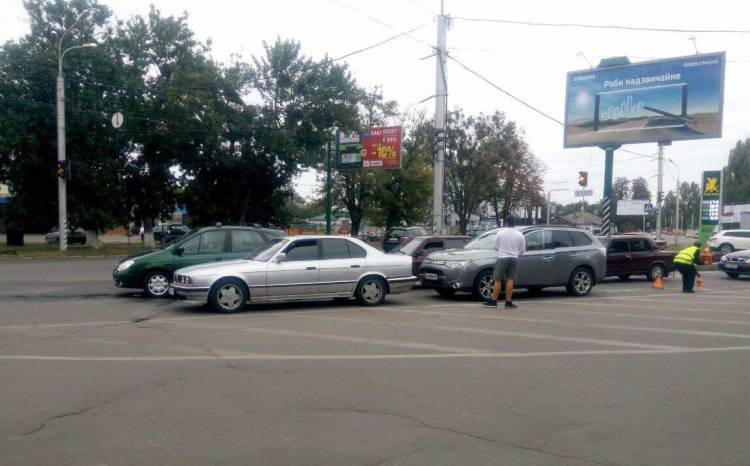 Новость - События - Авария в Полтаве: столкнулись Mitsubishi и BMW