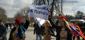 Неделя в Запорожье: голые FEMENки у горсовета, мать-убийца и рейтинг школ