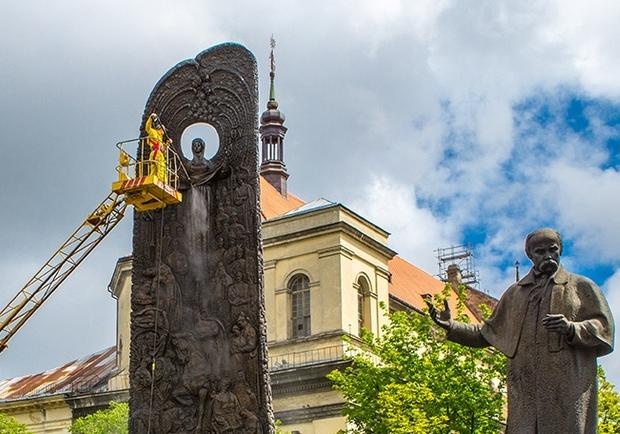 Віддяч Остапу Петровичу: у Львові виберуть найкращого двірника і відправлять у Європу