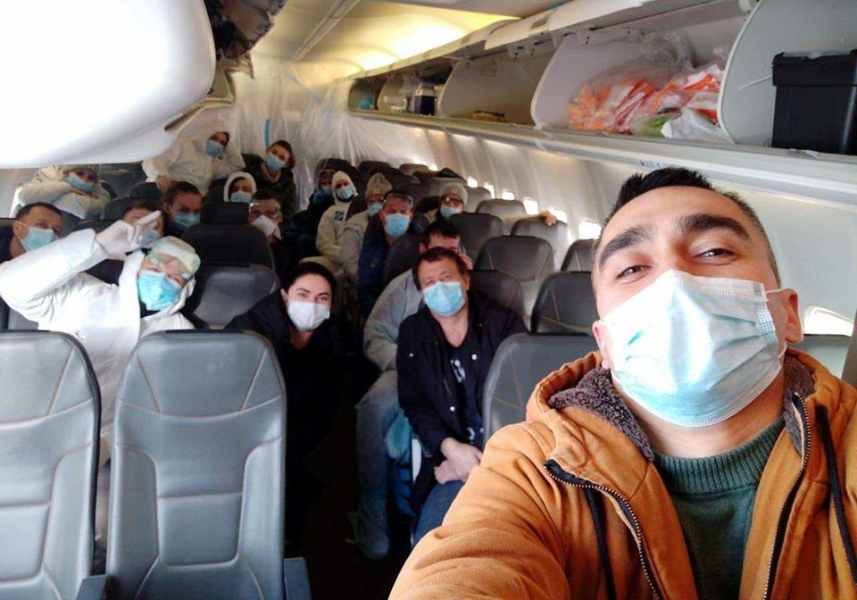 Экипаж самолета из Уханя возмущен протестами в Украине