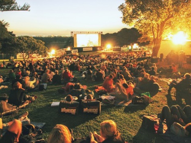В ламповой атмосфере: на Шулявке обустроят молодежное пространство под открытым небом
