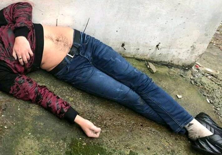 Под окнами общежития в Полтаве нашли мертвым 23-летнего парня