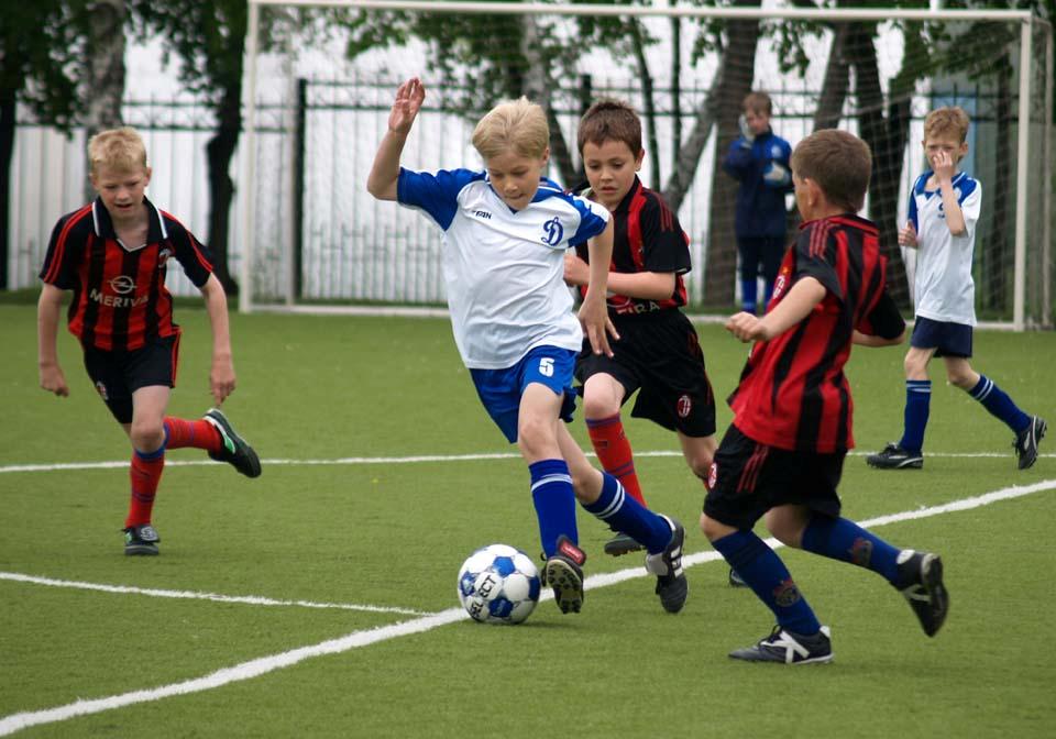В Розсошенцах детей приглашают на бесплатные занятия футболом