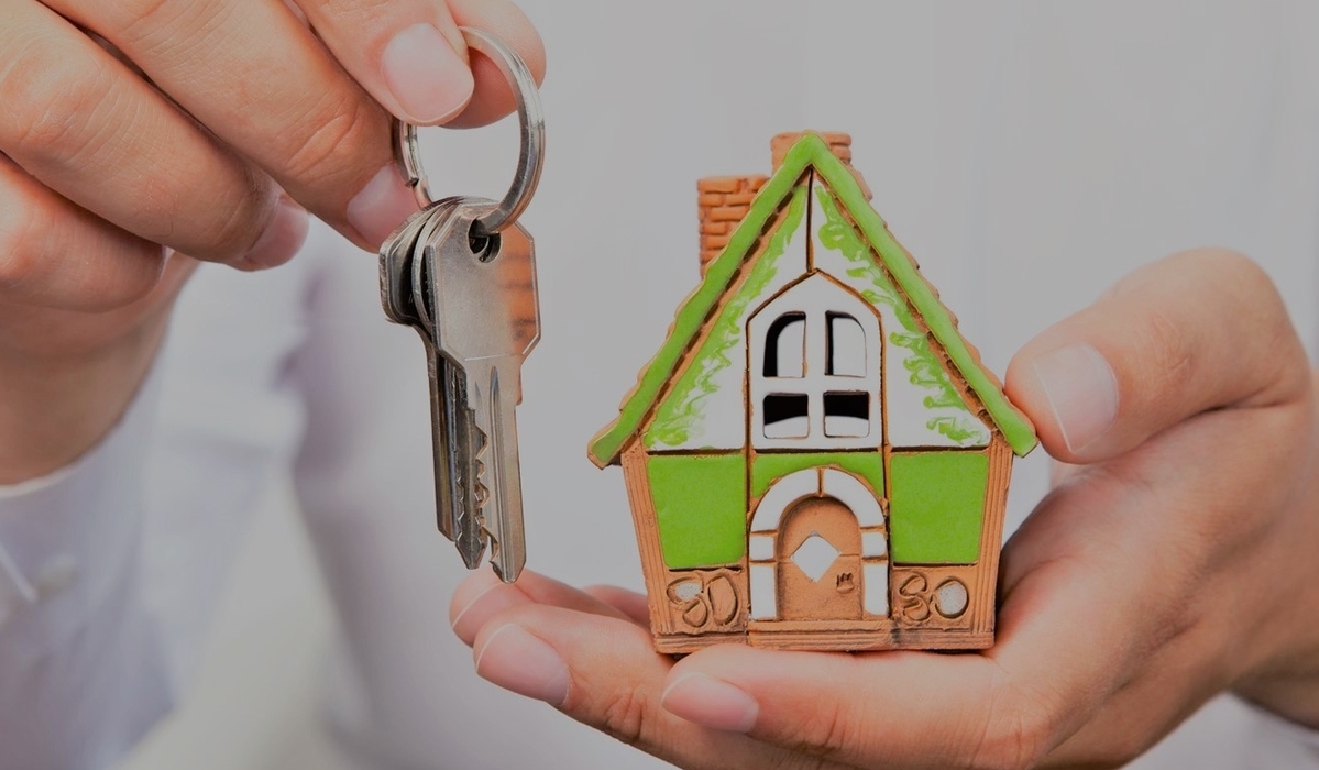 Три вида обоев, два плинтуса и разный линолеум: сирота в Симферополе показала 