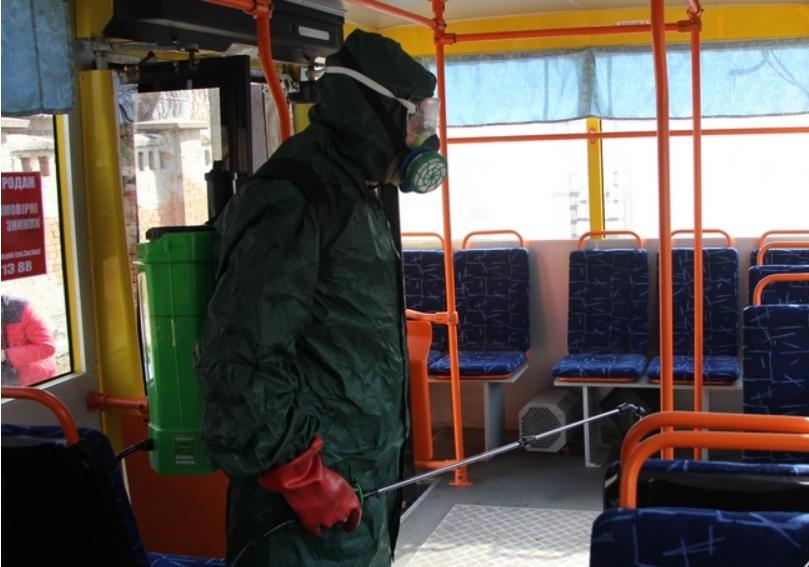В Полтаве салоны общественного транспорта обрабатывают дезинфектором