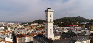 Цей час настав: на львівській Ратуші зупинився годинник