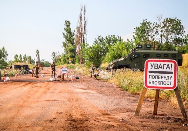 В штабе ООС рассказали, кто может въезжать на территорию Донбасса фото