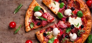 Підкріпись: львівських лікарів безкоштовно годуватимуть піцою 