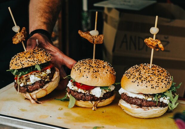 Гостра теща, грішник та галюциноген: де у Львові замовити смачні бургери
