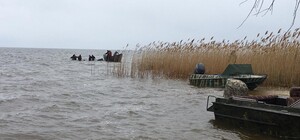 На водохранилище в Полтавской области перевернулась лодка: одному удалось спастись, еще троих ищут водолазы