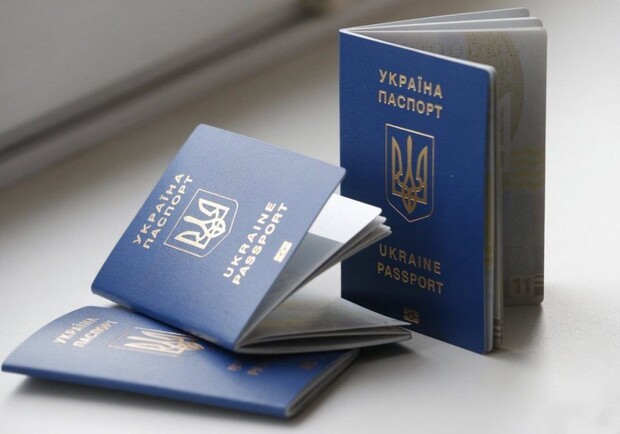 Готовь загран: украинцам запретили ездить в Беларусь по внутренним паспортам фото