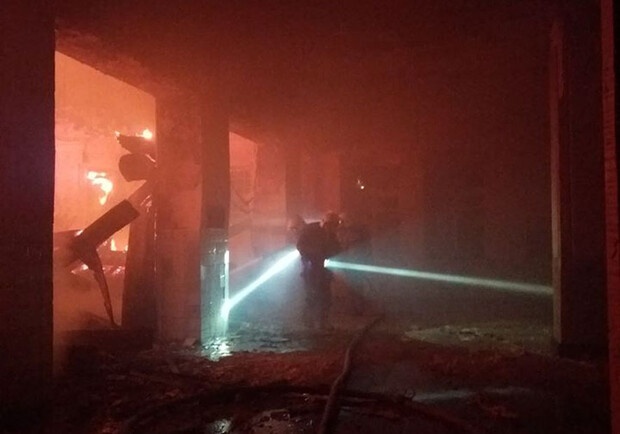 Сильный пожар на Полтавском тепловозоремонтном заводе