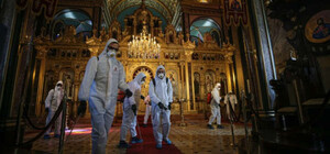 Смягчение карантина: при каких условиях будут проводить богослужения 