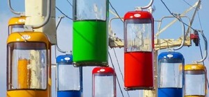 Видеофакт: на канатной дороге в парке Горького парень повис, держась за кабинку