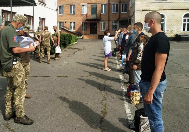 Полтавский военкомат принял первую сотню призывников