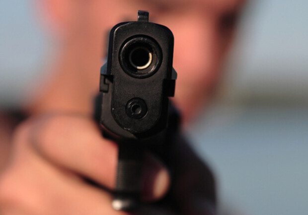 Агрессивный полтавчан стрелял из пистолета во дворе, где играли дети