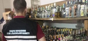 Віскі з баклажки: на Львівщині підробляли алкоголь відомих марок