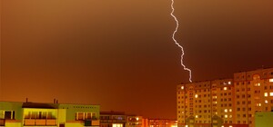 Дивом вижила: на Львівщині блискавка влучила в 37-річну жінку