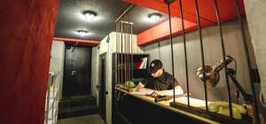 Стій, стрілятиму: у Львові відкрили хостел-в’язницю