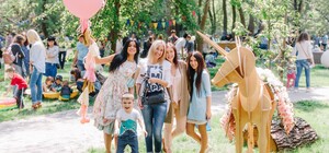 Шатер, батуты, фотозоны: на 