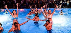Біля Львова відкрили нічний клуб із басейном просто неба: фото, особливості, ціни