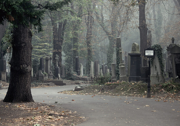 На кладбище в центре Харькова отремонтируют туалет за 170 000 гривен. Фото: nasregion.cz