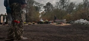 Несут цветы: на месте авиакатастрофы под Харьковом началась панихида