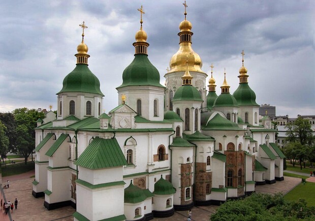 На территории Софии Киевской обнаружили древнее захоронение. Фото: Игорь Полуектов.