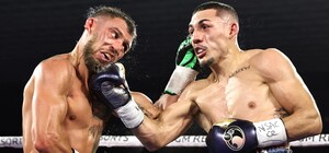 Долго присматривался: Ломаченко проиграл бой с Лопесом