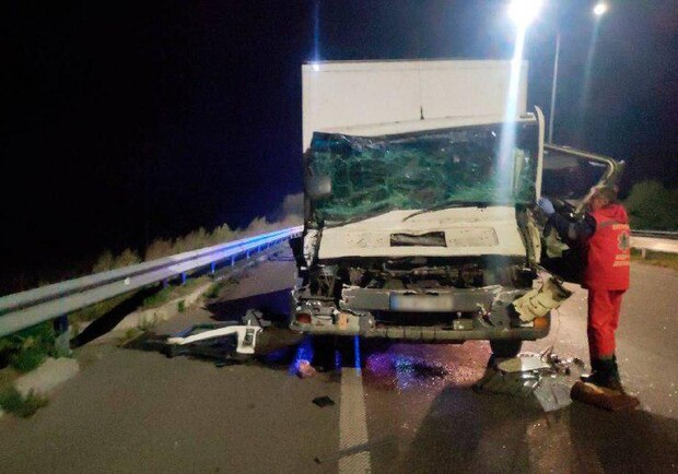 На дороге Киев - Харьков столкнулись два грузовика