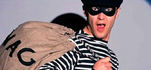 Внезапно: в Днепре мужчины пытались украсть мешок с бюллетенями