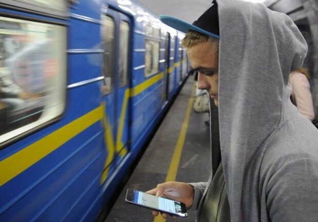 4G работает на всех станциях киевского метро, кроме одной. Фото: UBR