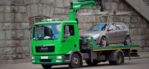 Получи ответ: что делать, если ваш автомобиль повредил эвакуатор