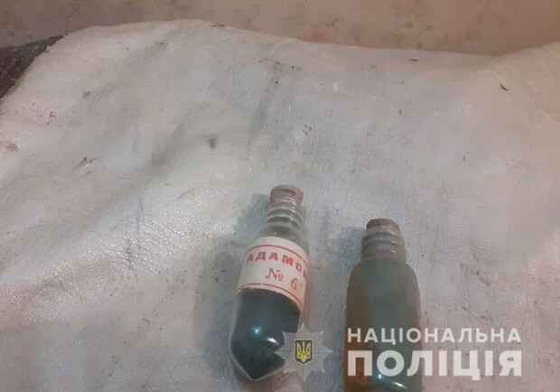 В одной из школ Харькова обнаружили капсулы с боевым ядом. Фото: hk.npu.gov.ua