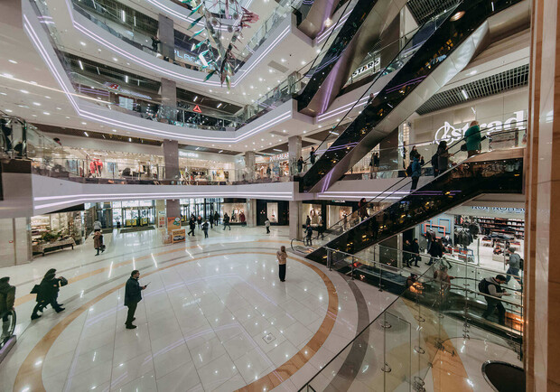 Многие торговые центры и магазины продлили свою работу в будние дни - фото:gullivercenter