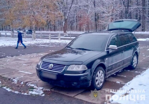 В Полтаве мужчина порезал колеса машины у УИК. Фото: https://pl.npu.gov.ua/