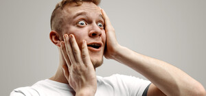 Поставили диван и ванну: на Европейской площади соорудили 