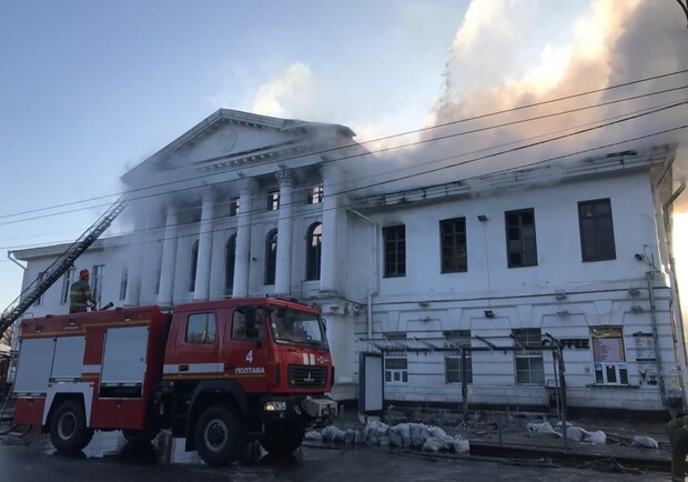 На пожаре в центре Полтавы спасатели нашли труп человека. Фото: https://t.me/suspilnepoltava
