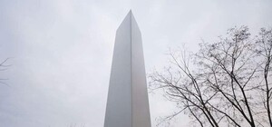 В Киеве заметили мистический монолит, который появляется и исчезает по всему миру