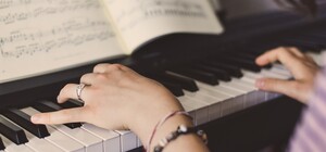 Как так можно: в Днепре сломали арт-пианино на левом берегу