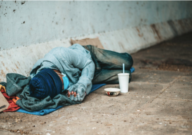 Пункт обогрева в Днепре: куда звонить, если увидите бездомного - фото freepik