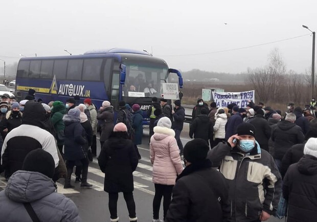 Под Лубнами 300 человек перекрыли трассу на Киев. Фото: https://www.facebook.com/groups/pidsluhano.lubny/