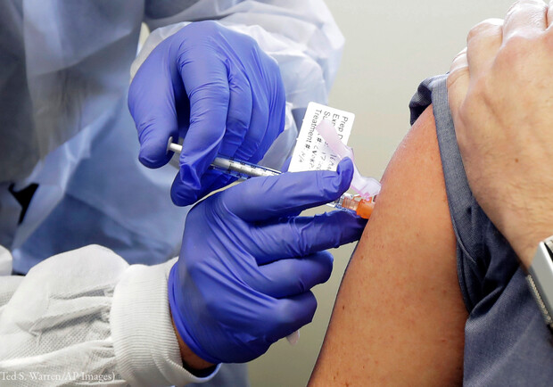 Может быть опасно: врач-инфекционист рассказала, кому лучше избежать вакцинации - фото