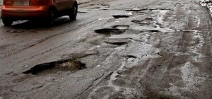 Смотри в оба: из-за непогоды на дорогах Одессы образовались ямы