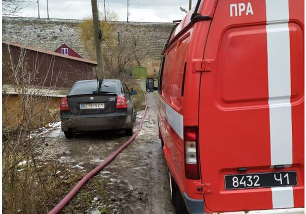 На Подоле спасатели откачивали поверхностные воды у домов. Фото: https://rada-poltava.gov.ua/
