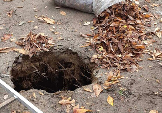 Коммунальщики пока не могут ликвидировать ямы на "Алмазном". Фото:https://irt.pl.ua/
